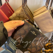 歷史低價 Coach Wristlet #2501